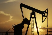 Giá xăng dầu hôm nay (19-3): Duy trì đà trượt dốc