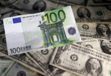 Đồng euro giảm giá chóng mặt sau khi EU đạt thỏa thuận với Mỹ