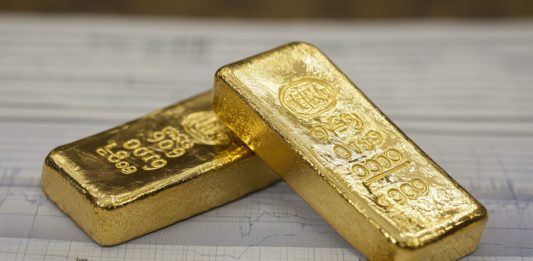 Vàng “bay” hơn 200 USD/oz, quỹ SPDR Gold Trust đẩy mạnh bán ròng