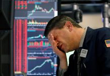 Chứng khoán Mỹ suy yếu vì dầu thô vượt mốc 100 USD/thùng