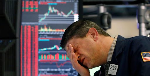 Chứng khoán Mỹ suy yếu vì dầu thô vượt mốc 100 USD/thùng